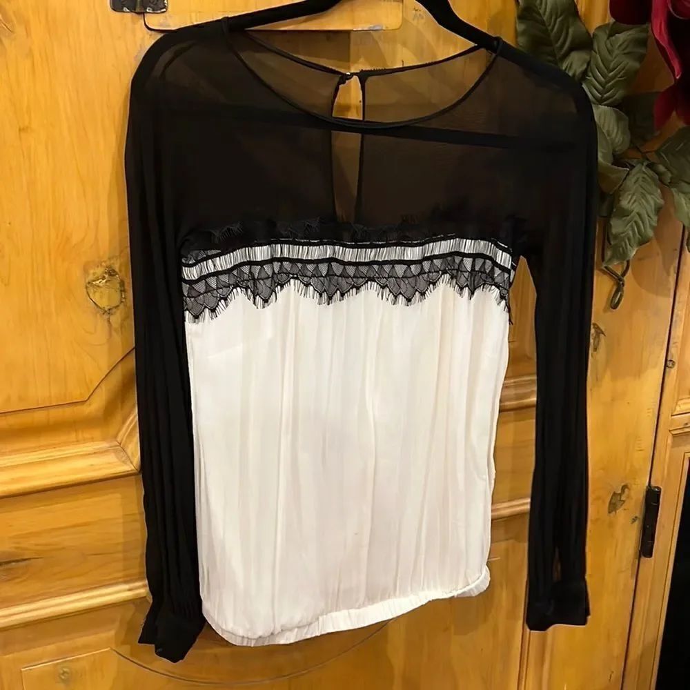 Guess? Blouse size small womens black and white with lace long sleeve